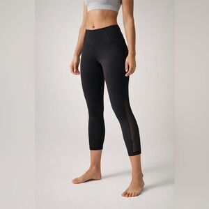 Lululemon Black Cropped Yoga Leggings Mesh Panel Size 6